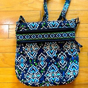 Vera Bradley crossbody purse. Like new 12 by 12